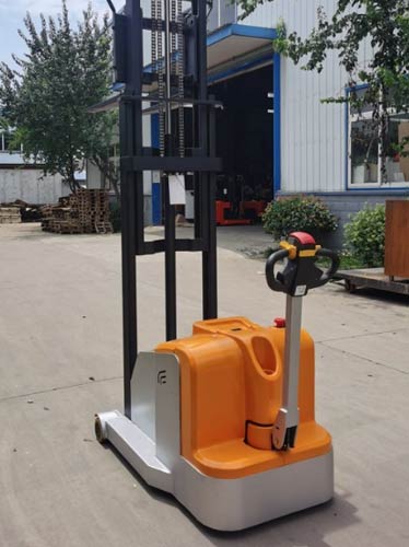 Walkie counterbalance stacker