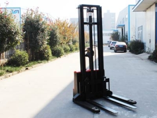 Fault Diagnosis and Daily Care Guide for Walkie Straddle Stacker