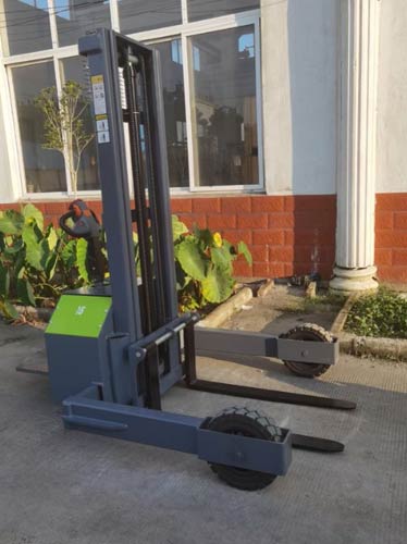 Stacker for muddy and gravel road