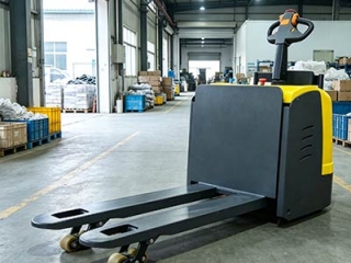 Where to Use Stand-on Electric Pallet Truck in Small and Medium Warehouses