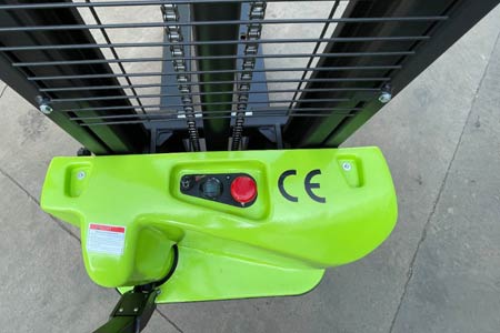 Light duty walkie stacker