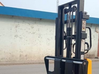 Semi-Electric Hydraulic Stacker Price Guide For Warehouse