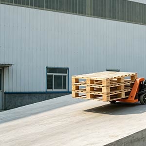 Risks of Using Manual Pallet Jack on Ramps & Safety Tips