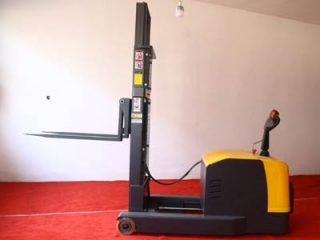 4 Core Differences Between Reach and Counterbalance Electric Stackers