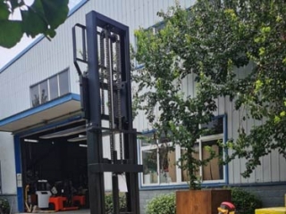 5 Practical Features of Walk-behind Counterbalance Stacker for Narrow Warehouse