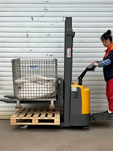 Rider double pallet stacker