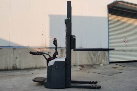 Stand-on full electric stacker