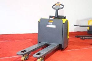 Which is Better, Ride-on or Walk-behind Electric Pallet Jack