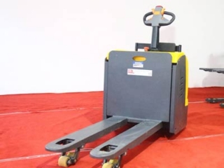 Which is Better, Ride-on or Walk-behind Electric Pallet Jack