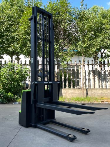 Straddle Stacker