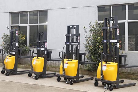 Semi electric hydraulic stacker