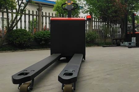 Electric pallet jack operation