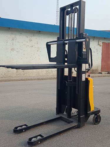 Advantages and disadvantages of semi electric stacker