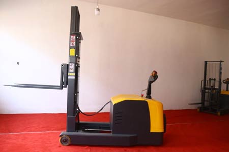 Stand-on reach stacker