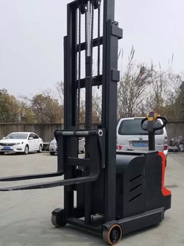 Walkie counterbalance stacker
