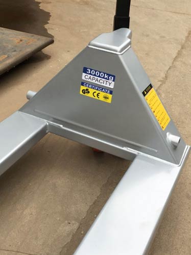 Manual hydraulic pallet jack