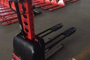 Battery Maintenance Guide for Onboard Electric Self-elevating Trucks