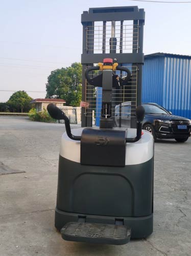 Advantages of stand-on warehouse stacker