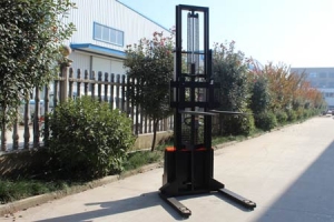 Advantages of Walk-behind Electric Stacker with Adjustable Legs