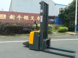 3 Parameters to Check if Double Fork Stand-on Stacker Fits Euro Pallets
