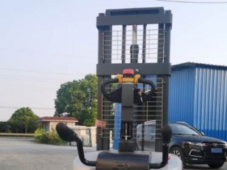 Stand-on Warehouse Stacker: Racking Matching & Core Strengths