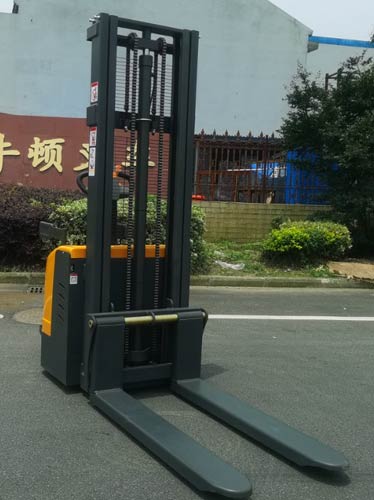 Rider Electric Double Pallet Stacker