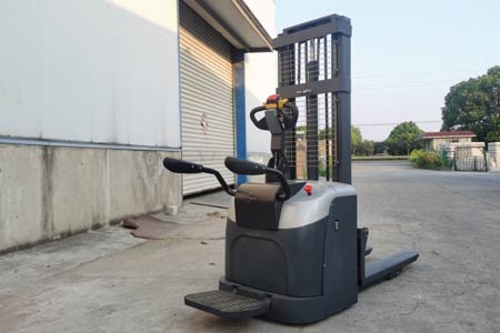 Stand-on electric double pallet stacker
