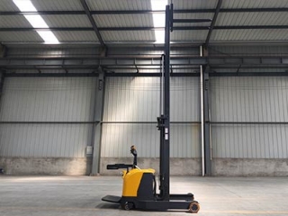 2 Ton Stand-on Reach Electric Stacker for Narrow Warehouse