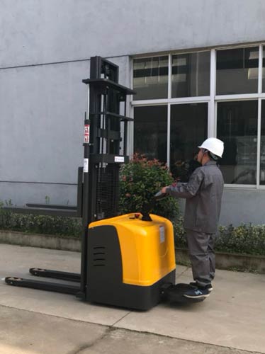 Ride-on Electric Stacker Lithium Battery Maintenance Guide