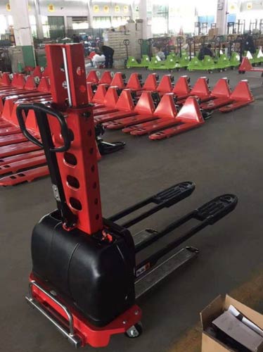 Truck-mounted self-lifting stacker