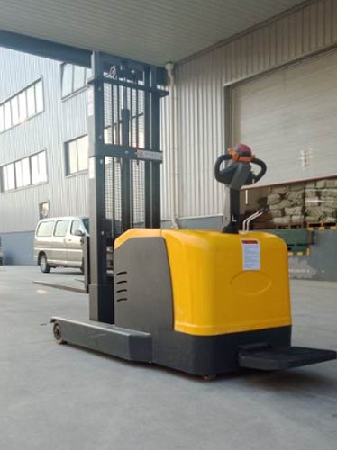 Stacker battery maintenance