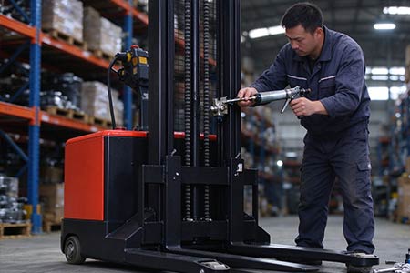 Full electric straddle stacker