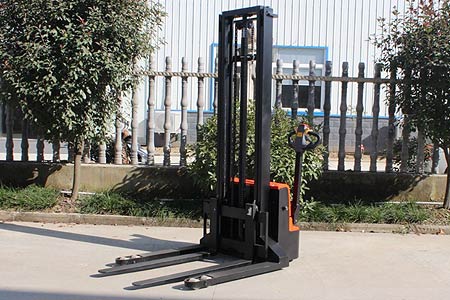 Maintenance of walk-behind straddle stacker