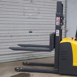 Stand-On Electric Stacker Hydraulic Care: 4 Simple Procedures