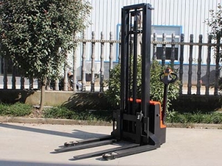 walkie straddle stacker maintenance: Extend equipment life