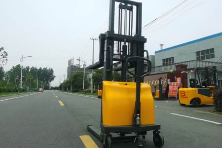 Semi-electric Stacker