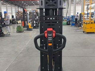 Battery Capacity Of Electric Self-loading Lift Truck: Lithium Version Guide