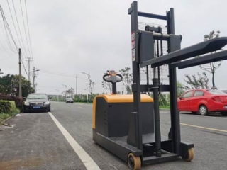 Stand-on Counterbalance Stacker For Various Pallets, Why No Leg Restriction