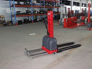 One Machine For Picking And Stacking, Benefits Of Self-Propelled Lifting Stacker