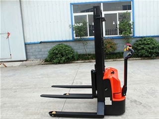 Mixed Pallet Sizes? Walk-Behind Straddle Stacker Fits Different Pallet Types