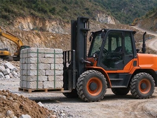 4WD All Terrain Rough Terrain Forklift Climbing for Mountain Sites