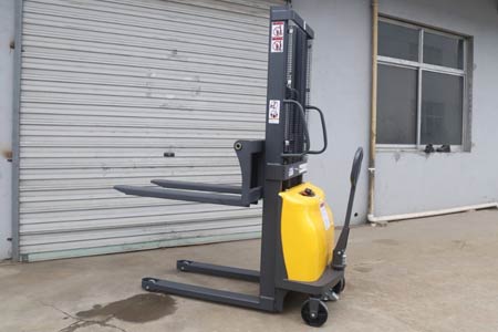 Small & medium warehouse stacker