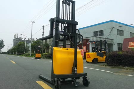 Faults of semi-electric stacker