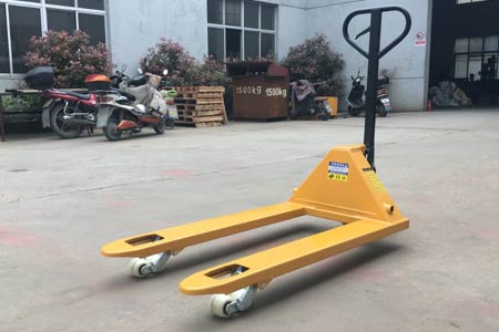 Warehouse hydraulic forklift