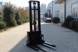 Adjustable Outrigger Straddle Stacker For Mixed Pallets
