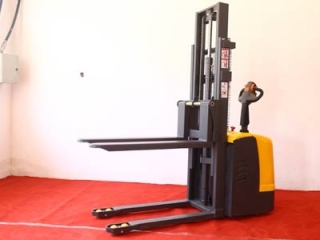 Key Parameters For Narrow Aisle Rider Stacker Selection