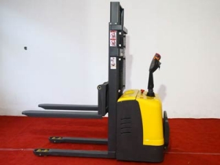 Lithium Double Pallet Stacker For E-Commerce Peak Shipment