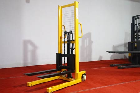 Manual Hydraulic Stacker