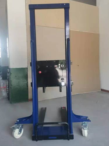 Lithium self-elevating stacker